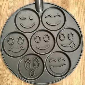 "SMILEY FACE " Pancake Pan. Nordic-Ware Quality Non-Stick Pan